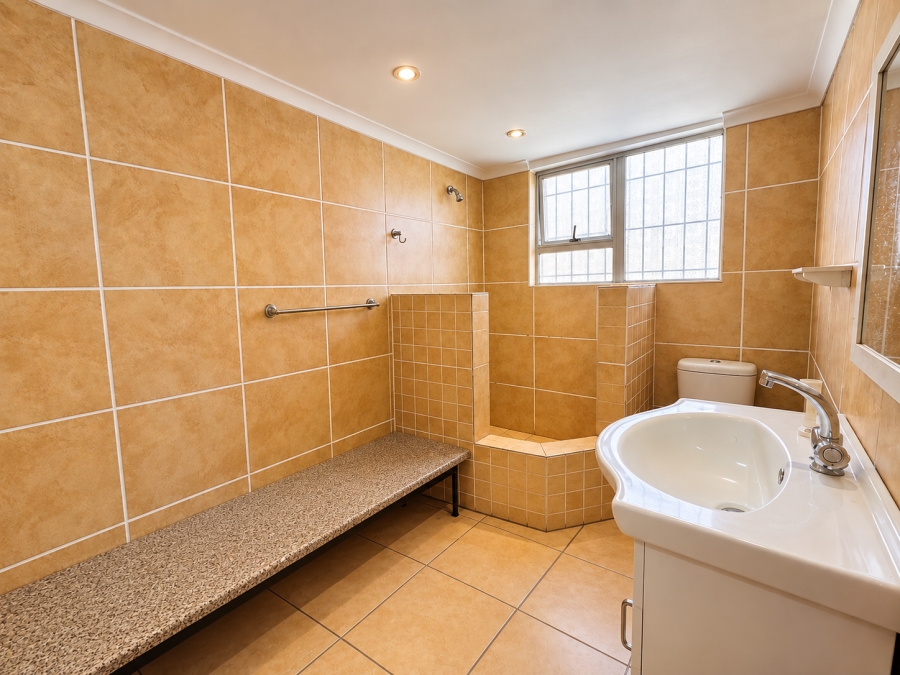 To Let 4 Bedroom Property for Rent in Harbour Island Western Cape